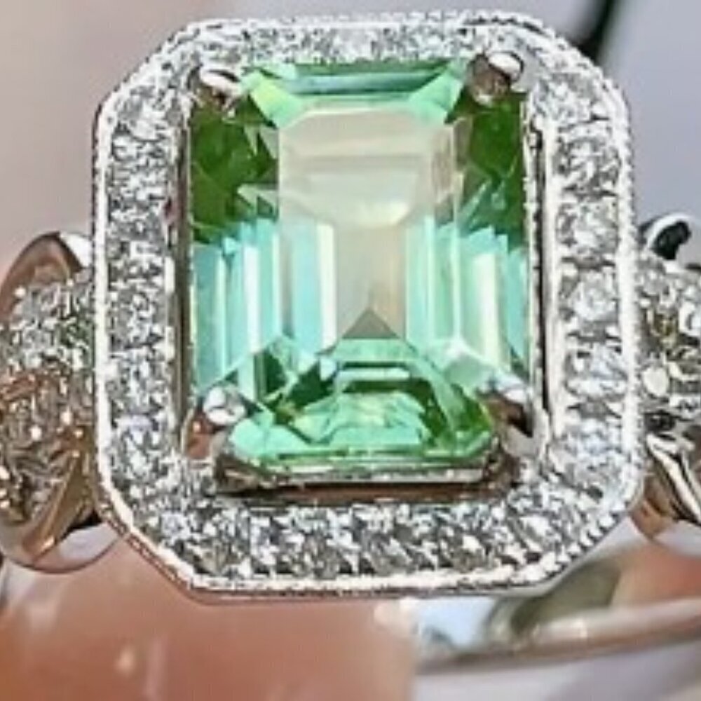 Vintage Claddagh-Inspired Green Square Cubic zirconia Ring Women size 7 - Picture 2 of 5